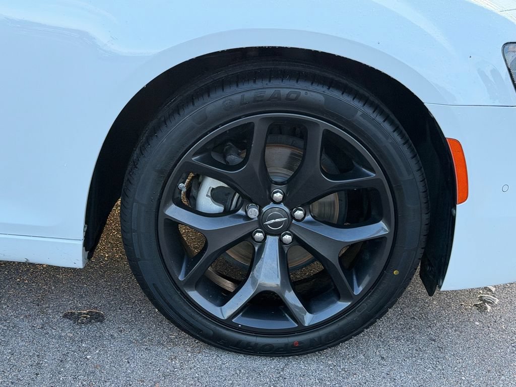 Used 2023 Chrysler 300 Touring w/ Safetytec Plus Group RWD image 9