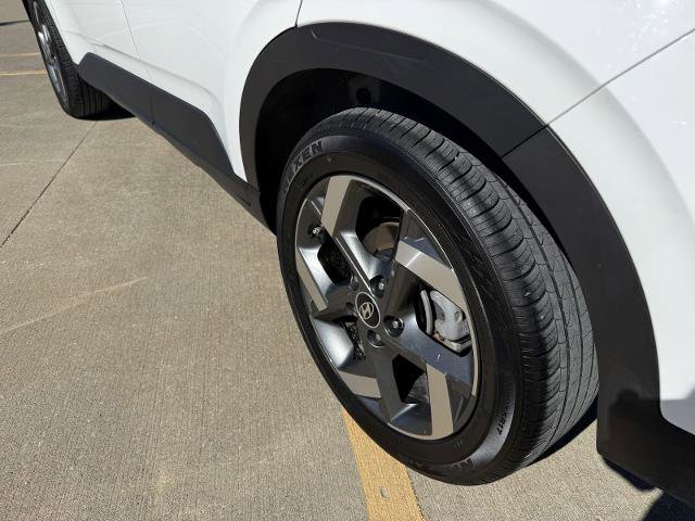 Used 2025 Hyundai Venue SEL image 6