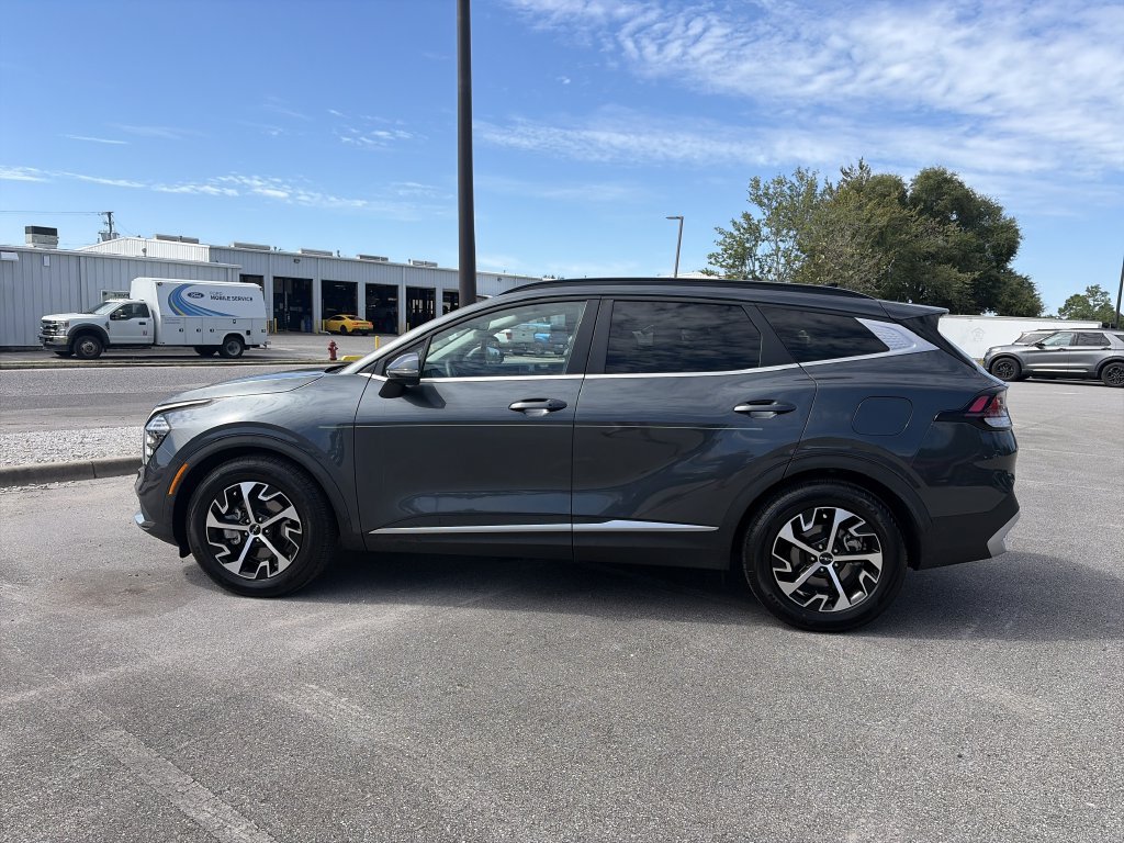 Used 2025 Kia Sportage EX w/ Premium Package FWD image 4