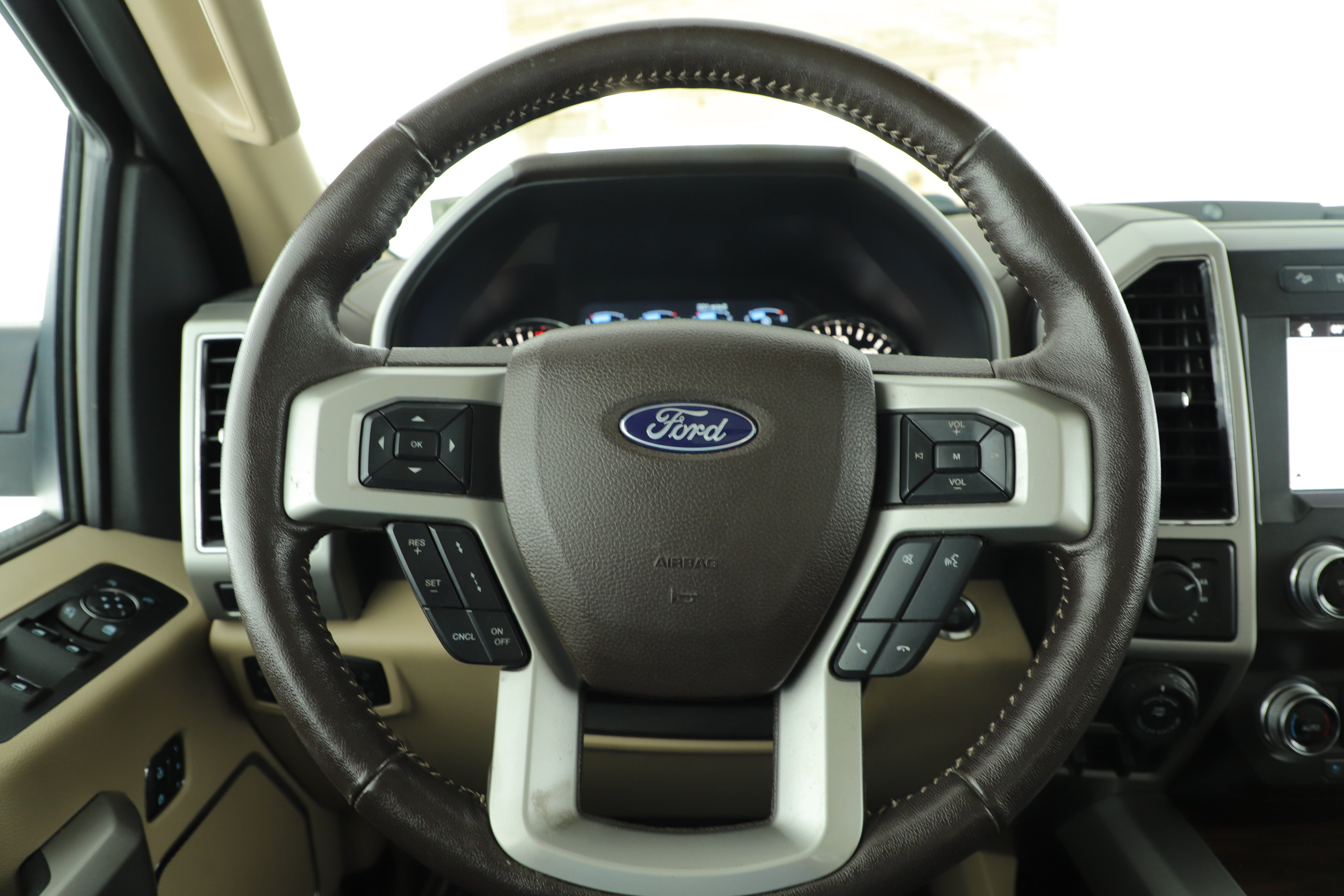 Certified 2019 Ford F150 Lariat w/ Equipment Group 502A Luxury AWD/4WD image 20