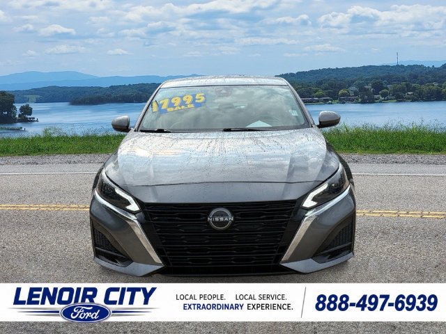 Used 2024 Nissan Altima 2.5 SV FWD image 8