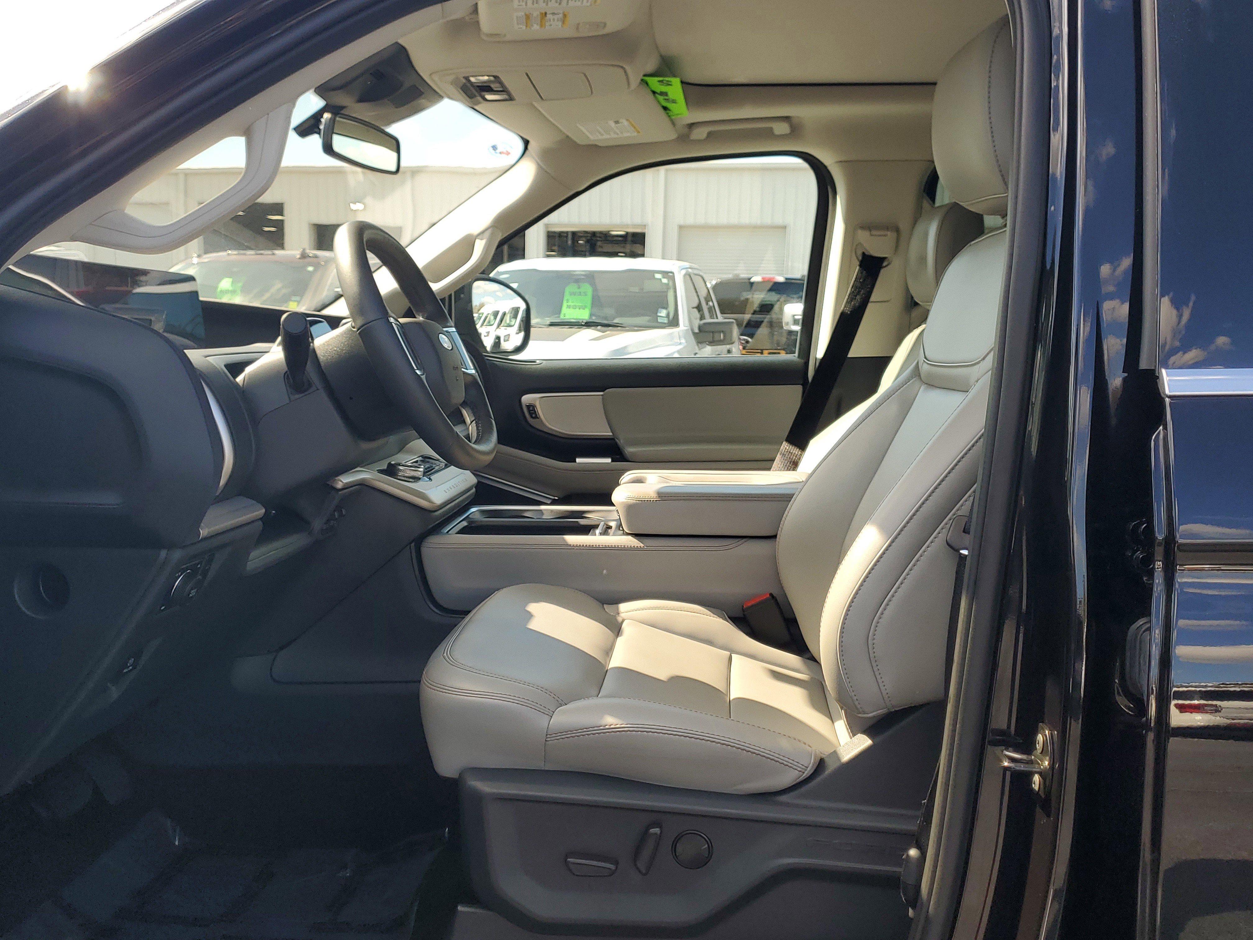 Certified 2025 Ford Expedition Active image 22