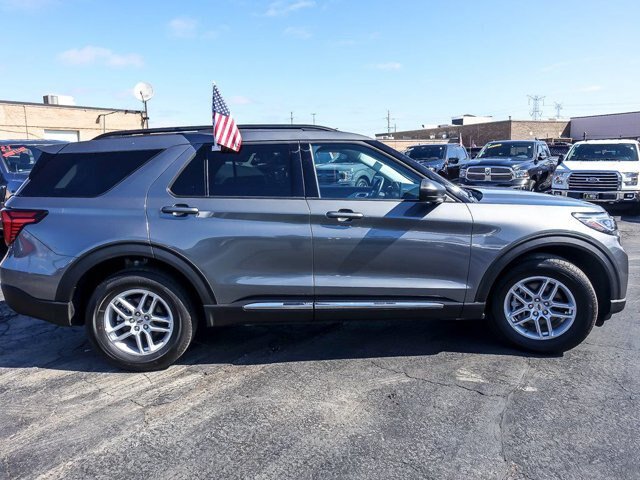 Certified 2025 Ford Explorer Active AWD/4WD image 11