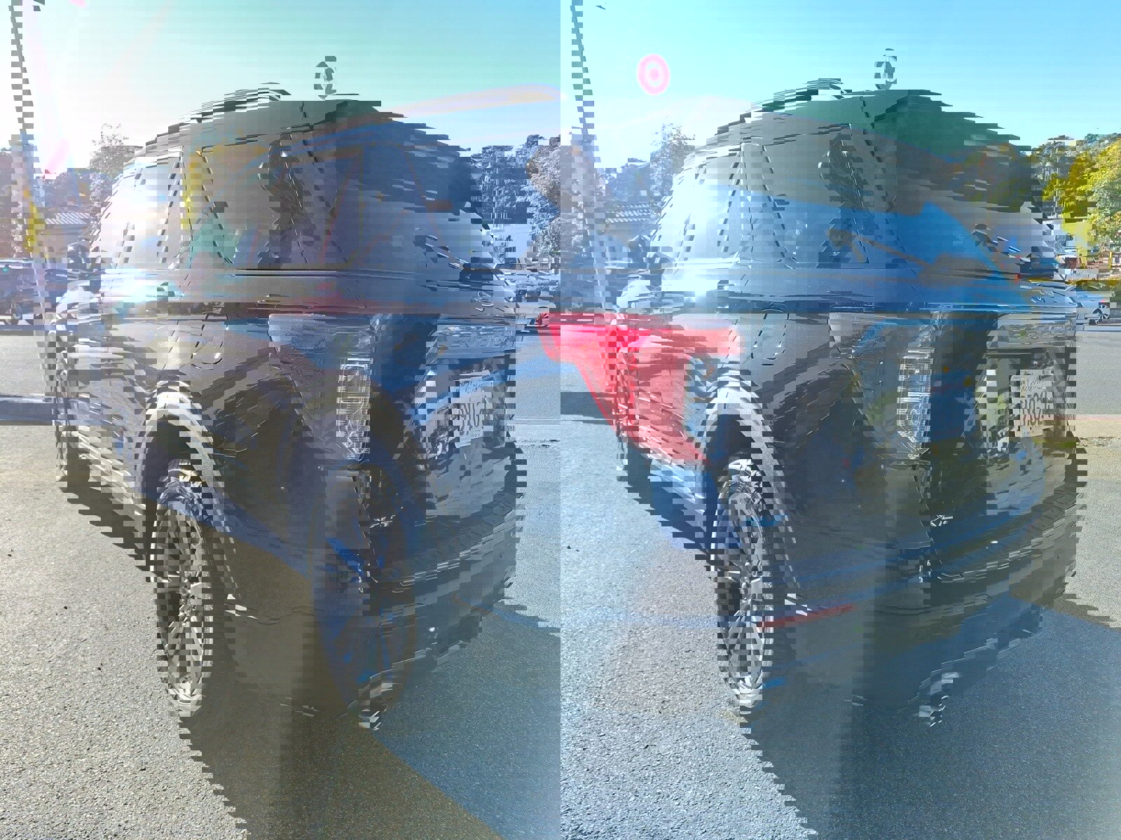 Certified 2022 Ford Explorer XLT w/ Equipment Group 202A image 4