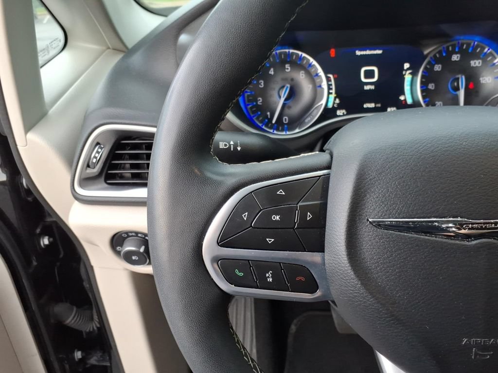 Used 2024 Chrysler Pacifica Touring-L FWD image 20