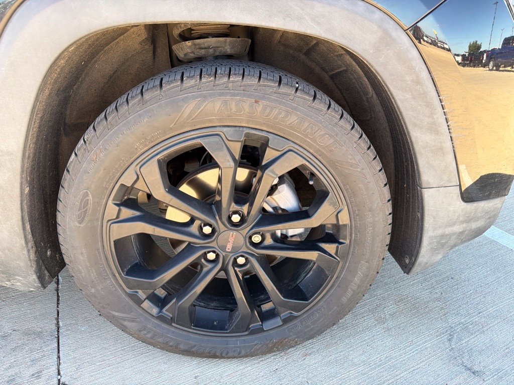 Used 2022 GMC Terrain SLT w/ Elevation Edition FWD image 9