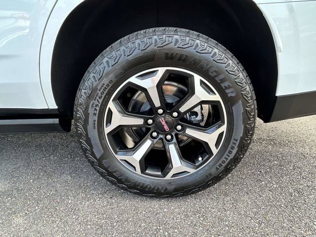 Used 2025 GMC Yukon AT4 w/ AT4 Premium Package AWD/4WD image 3