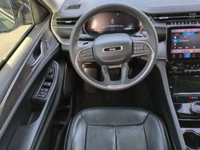 Used 2023 Jeep Grand Cherokee L Limited w/ Luxury Tech Group II image 15