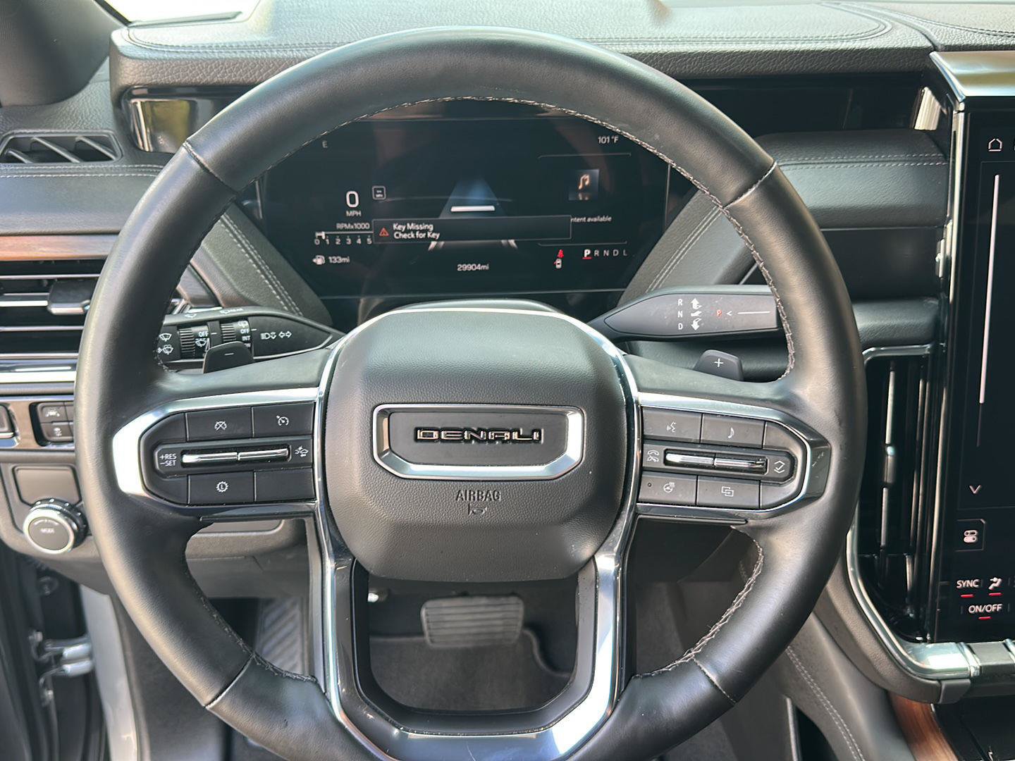 Used 2025 GMC Yukon XL Denali RWD image 16
