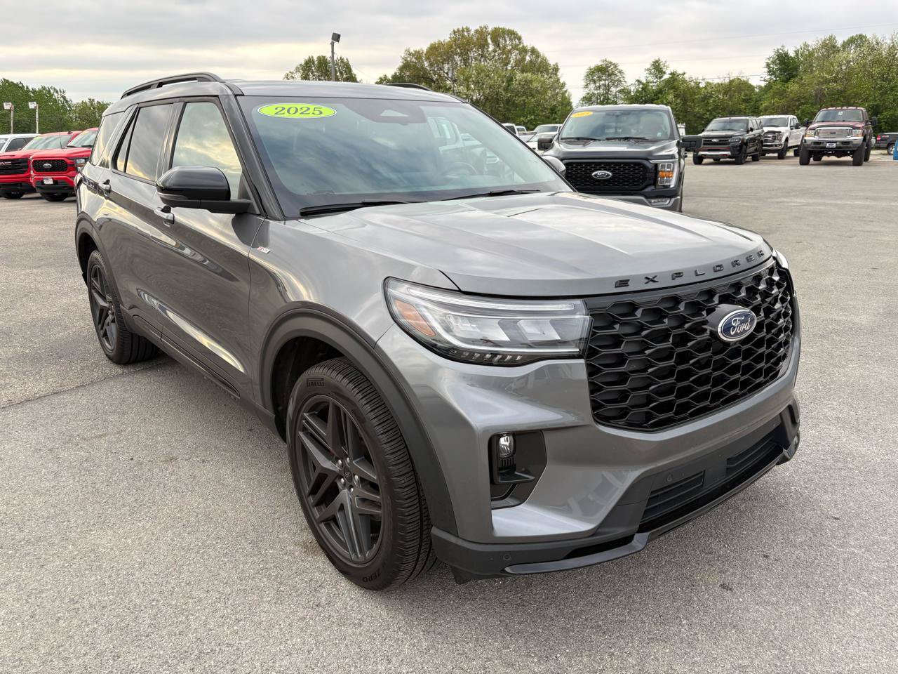 Certified 2025 Ford Explorer ST-Line w/ Premium Package AWD/4WD image 1