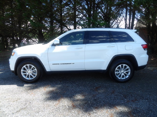 Used 2022 Jeep Grand Cherokee Laredo X AWD/4WD image 2
