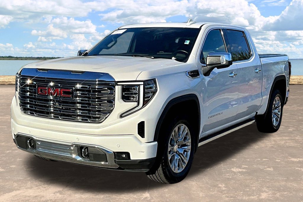 Used 2023 GMC Sierra 1500 Denali w/ Technology Package AWD/4WD image 4