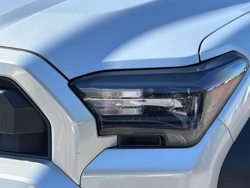Used 2025 Toyota 4Runner SR5 AWD/4WD image 11