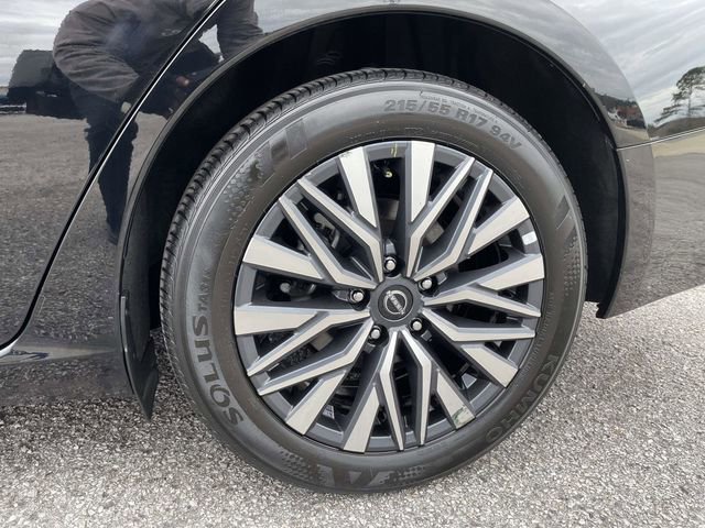 Used 2025 Nissan Altima 2.5 SV image 11