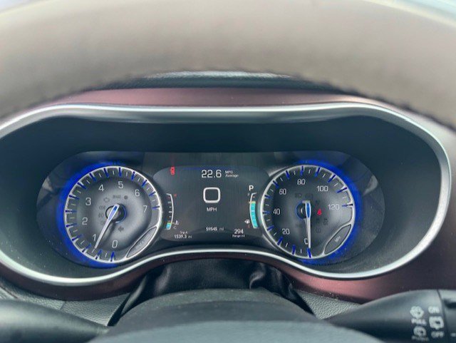 Used 2020 Chrysler Pacifica Limited w/ Tire & Wheel Group FWD image 15