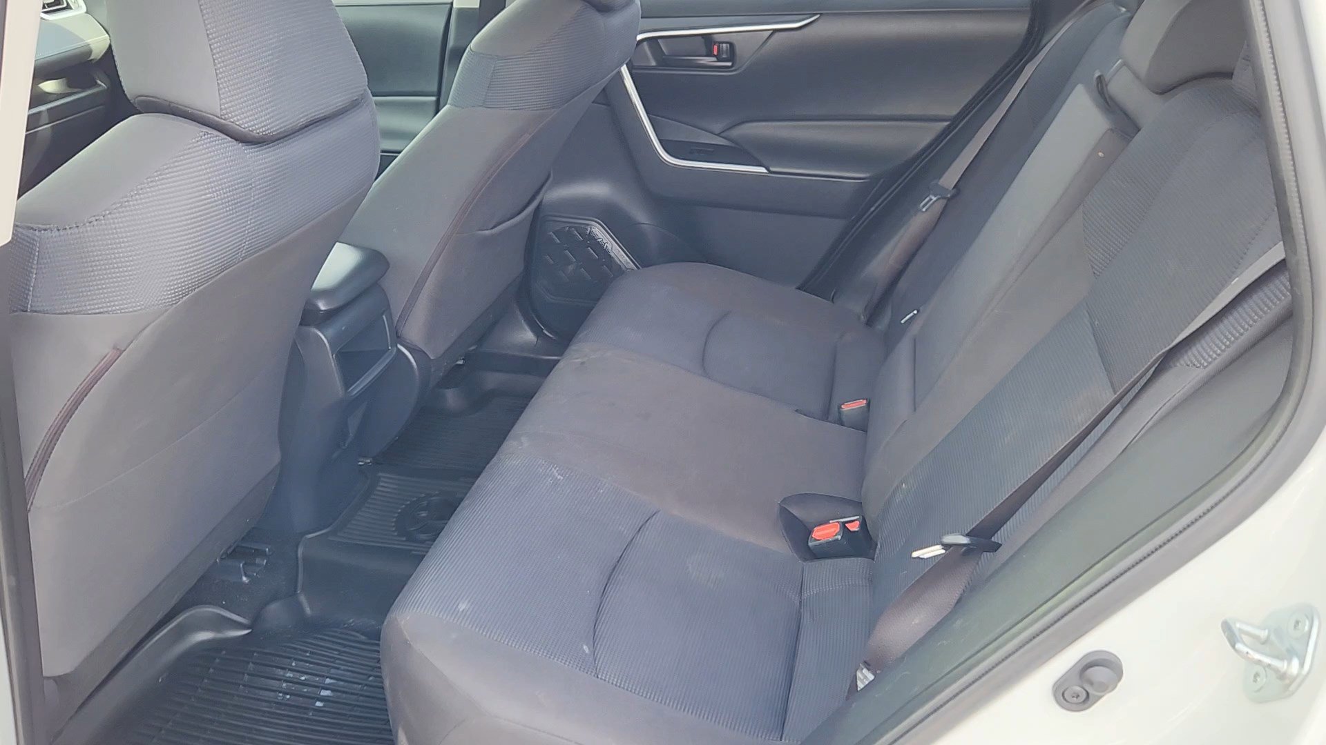 Used 2019 Toyota RAV4 LE image 14