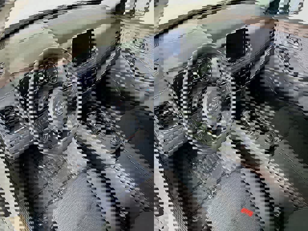 Used 2022 Nissan Rogue SV image 9