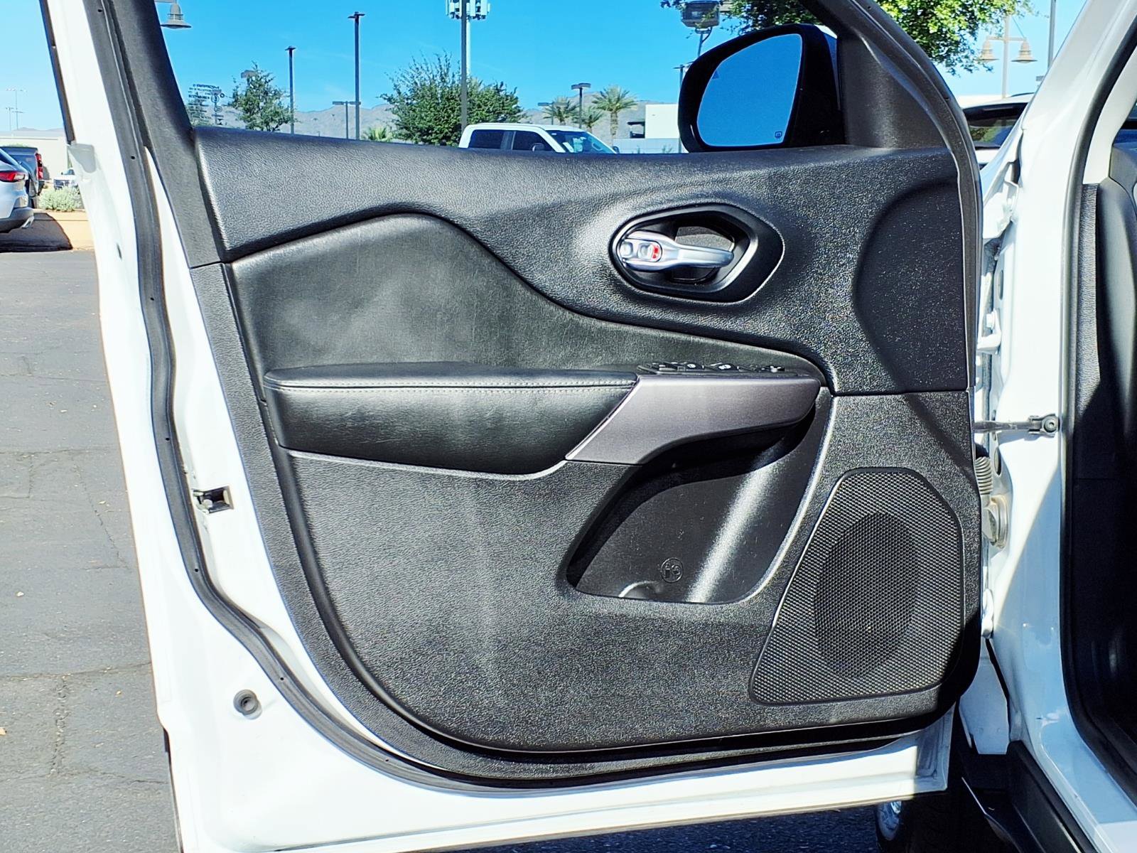 Used 2021 Jeep Cherokee Latitude Lux w/ Comfort/Convenience Group image 20