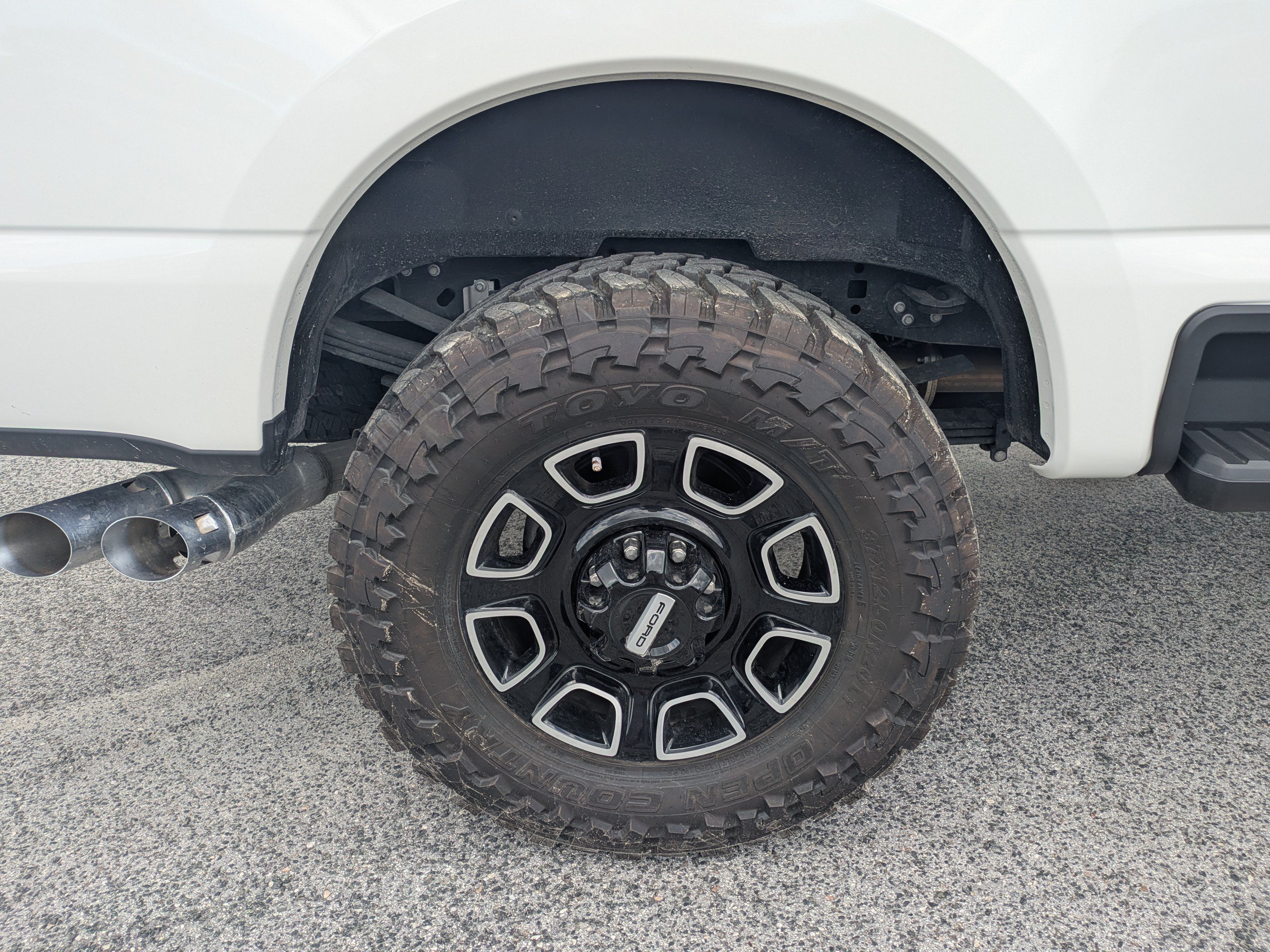 Certified 2025 Ford F350 Platinum w/ FX4 Off-Road Package AWD/4WD image 11