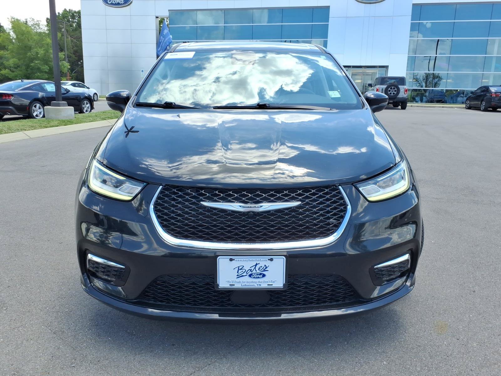 Used 2023 Chrysler Pacifica Touring-L FWD image 8
