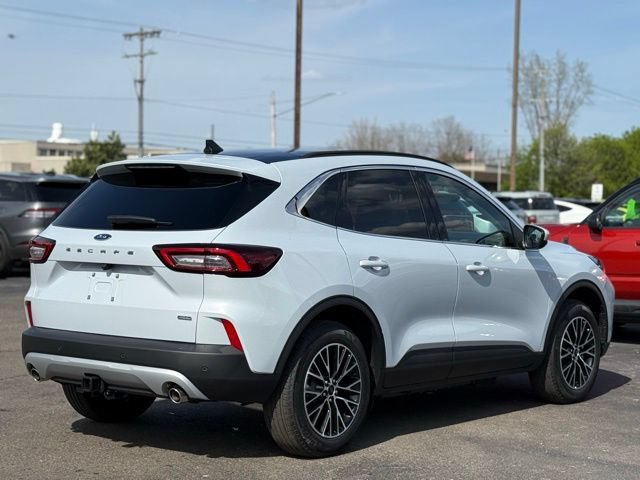 Certified 2026 Ford Escape SE w/ Class II Trailer Tow Package FWD image 45