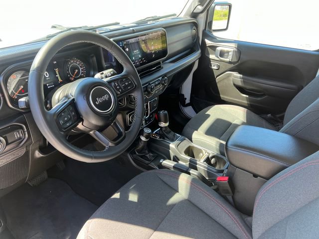Used 2025 Jeep Wrangler Unlimited Rubicon AWD/4WD image 19
