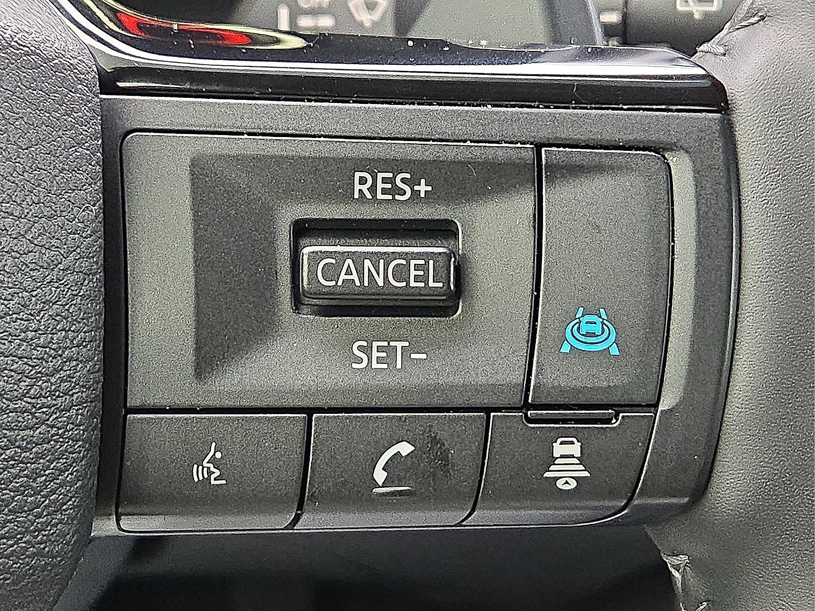 Used 2025 Nissan Rogue SL image 21