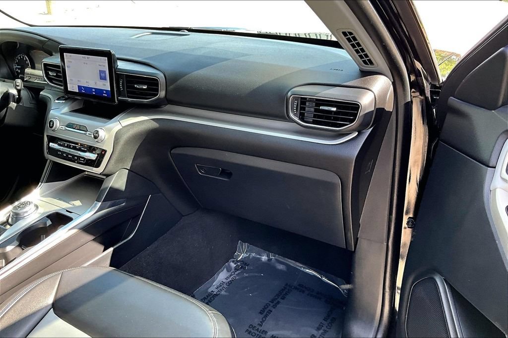 Certified 2022 Ford Explorer XLT w/ Equipment Group 202A AWD/4WD image 15