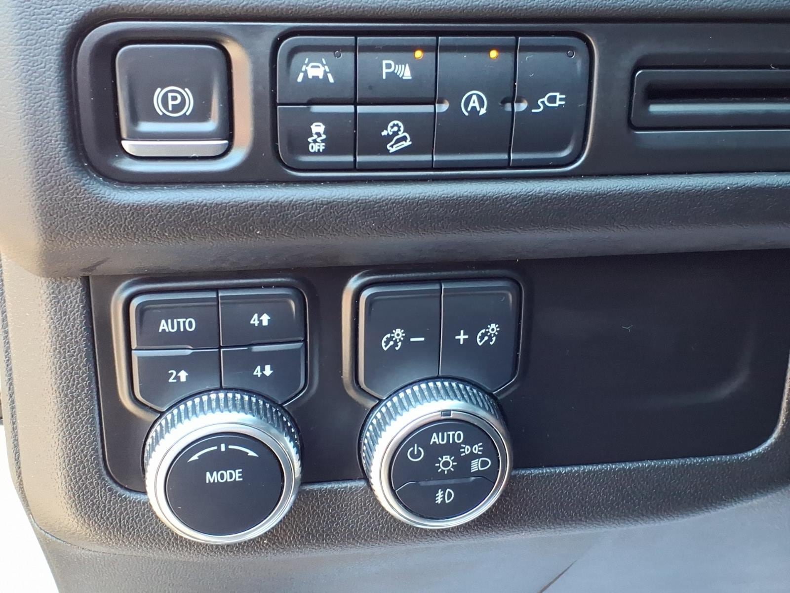 Used 2022 GMC Yukon XL AT4 AWD/4WD image 15