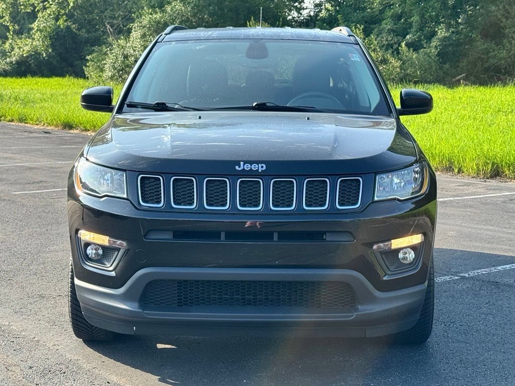 Used 2019 Jeep Compass Latitude w/ Popular Equipment Group AWD/4WD image 2