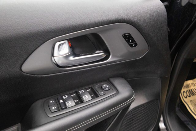 Used 2025 Chrysler Pacifica Select FWD image 20