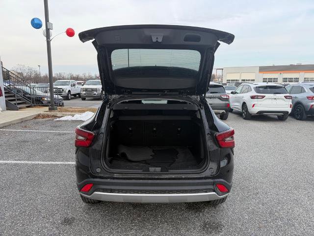 Used 2025 Chevrolet Trax LT w/ LT Convenience Package image 9