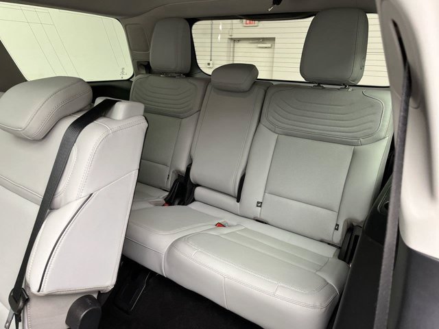 Certified 2025 Ford Expedition Platinum w/ Platinum Ultimate Package AWD/4WD image 17