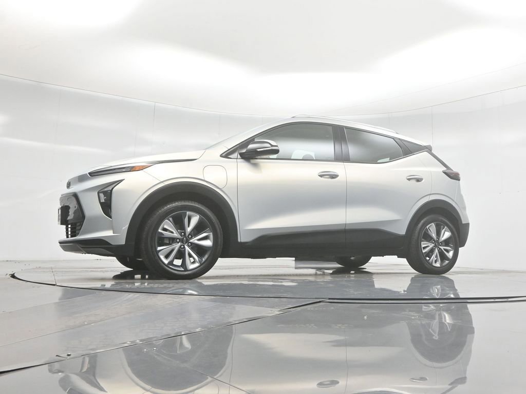 Used 2022 Chevrolet Bolt EUV LT w/ Convenience Package image 25