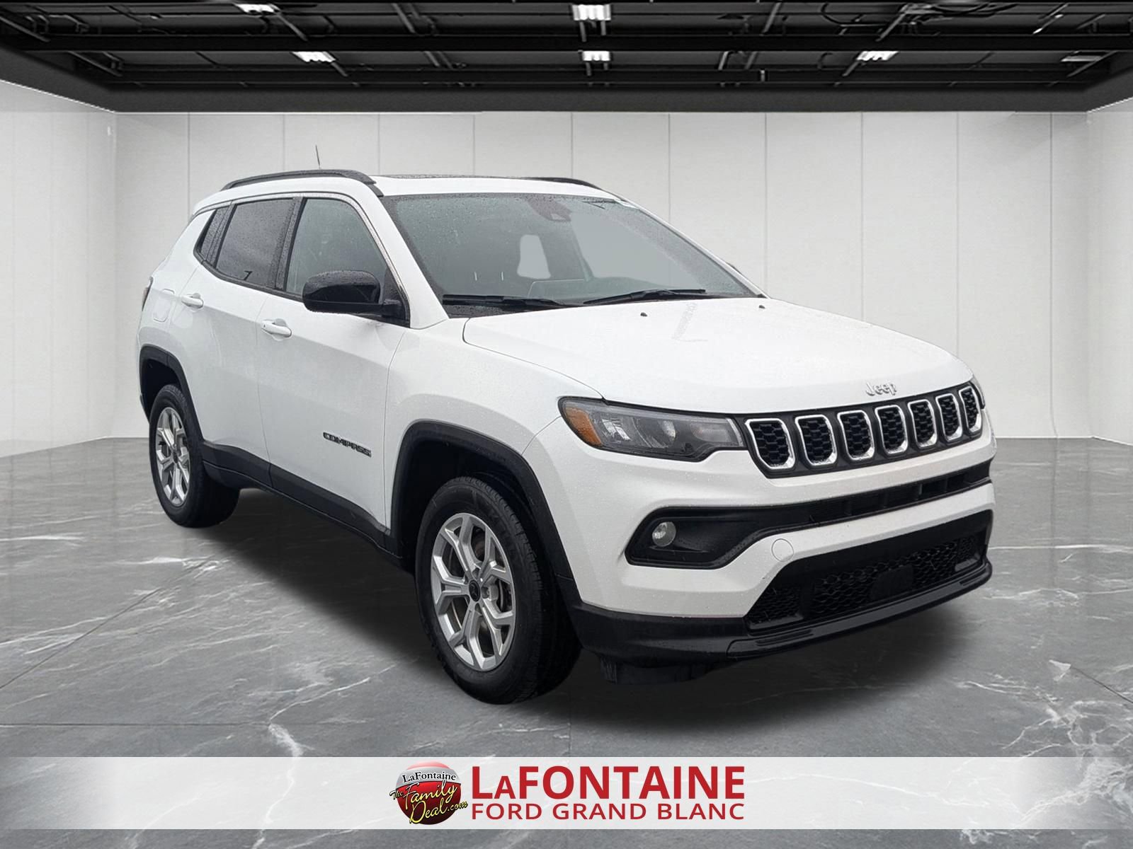 Used 2025 Jeep Compass Latitude w/ Sun & Sound Group AWD/4WD image 7