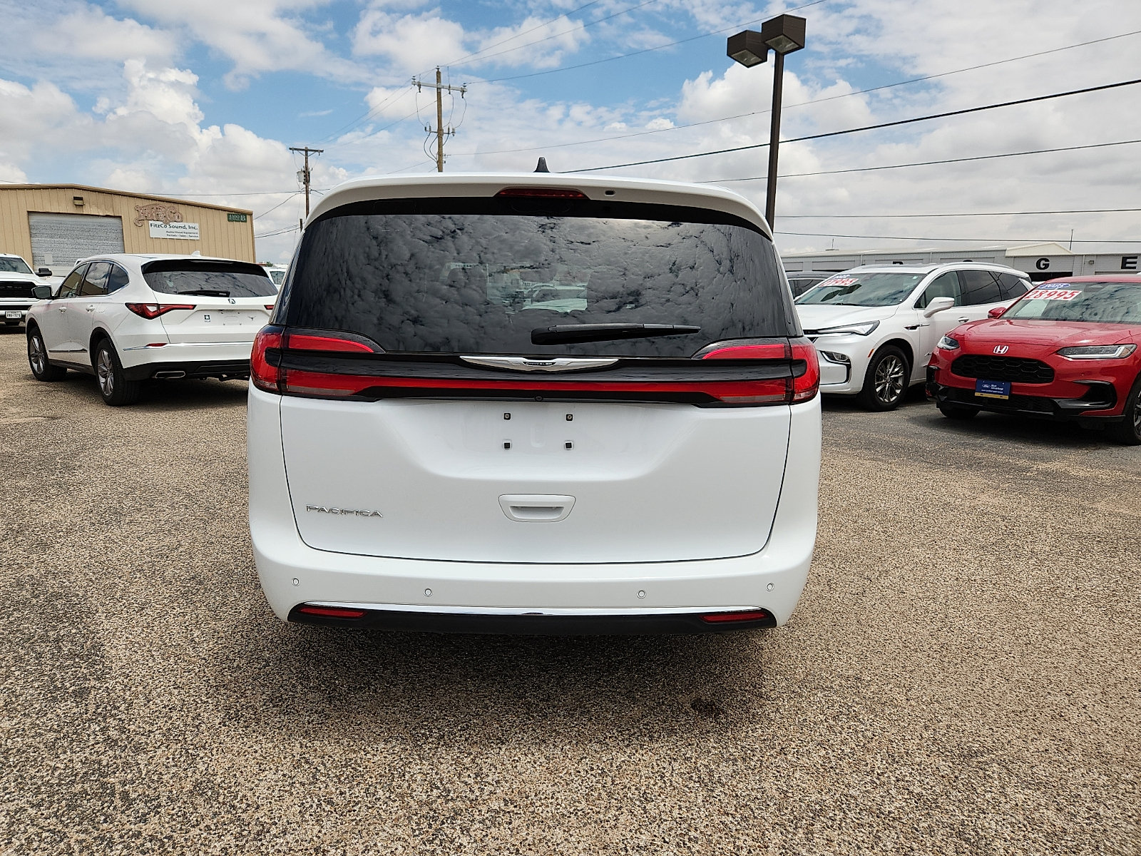 Used 2024 Chrysler Pacifica Touring FWD image 6