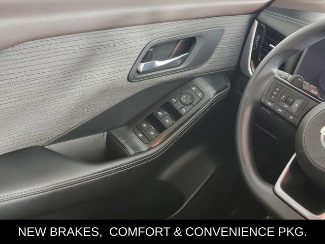 Used 2021 Nissan Rogue SV image 32