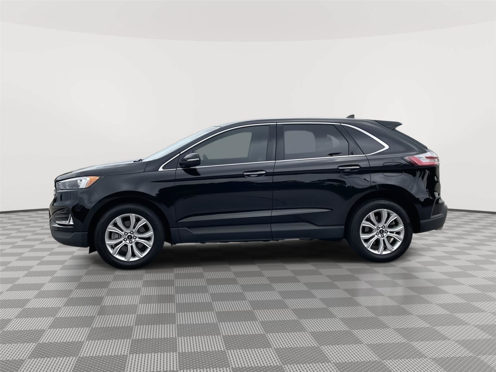 Certified 2024 Ford Edge Titanium AWD/4WD image 2