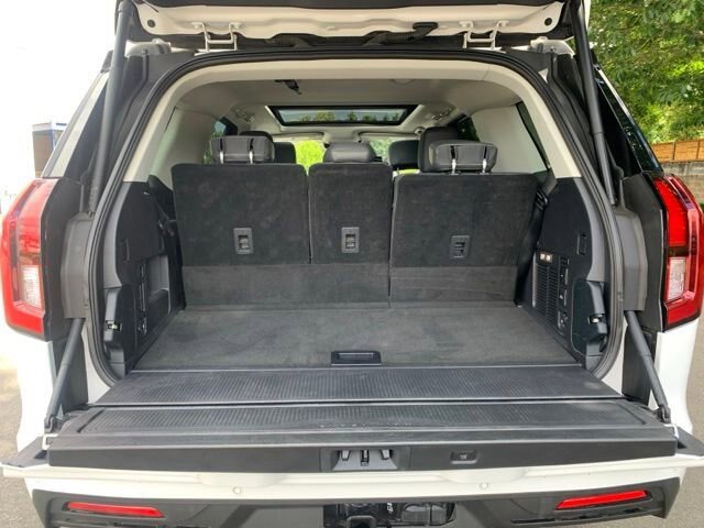 Certified 2025 Ford Expedition Active AWD/4WD image 6