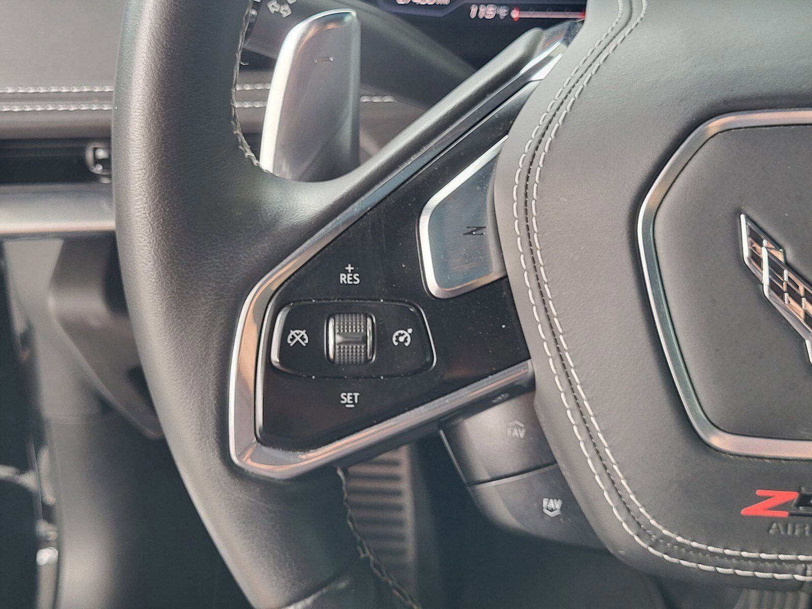 Used 2021 Chevrolet Corvette Stingray Premium Cpe w/ Z51 Performance Package image 21