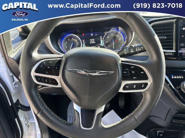Used 2025 Chrysler Pacifica Select FWD image 23