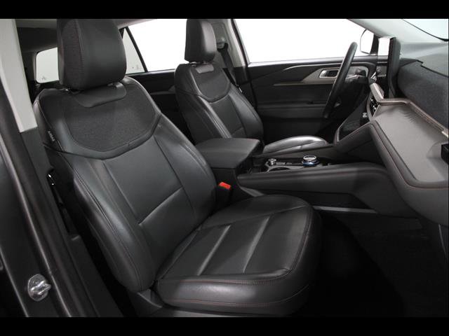 Certified 2025 Ford Explorer Active w/ Active Comfort Package AWD/4WD image 15