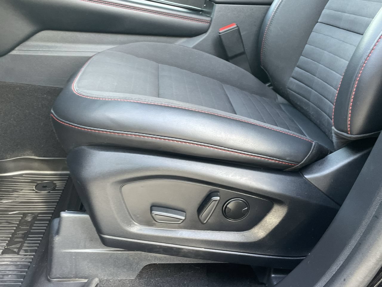 Certified 2025 Ford Explorer ST-Line w/ Premium Package RWD image 22