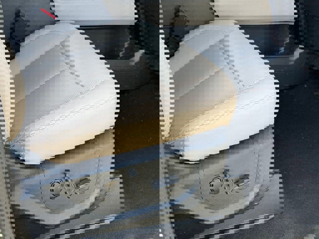 Certified 2024 Ford Expedition XLT image 18