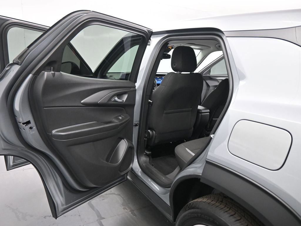 Used 2024 Chevrolet TrailBlazer LS image 45