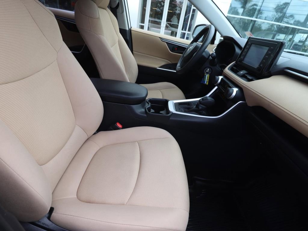 Used 2019 Toyota RAV4 LE image 15