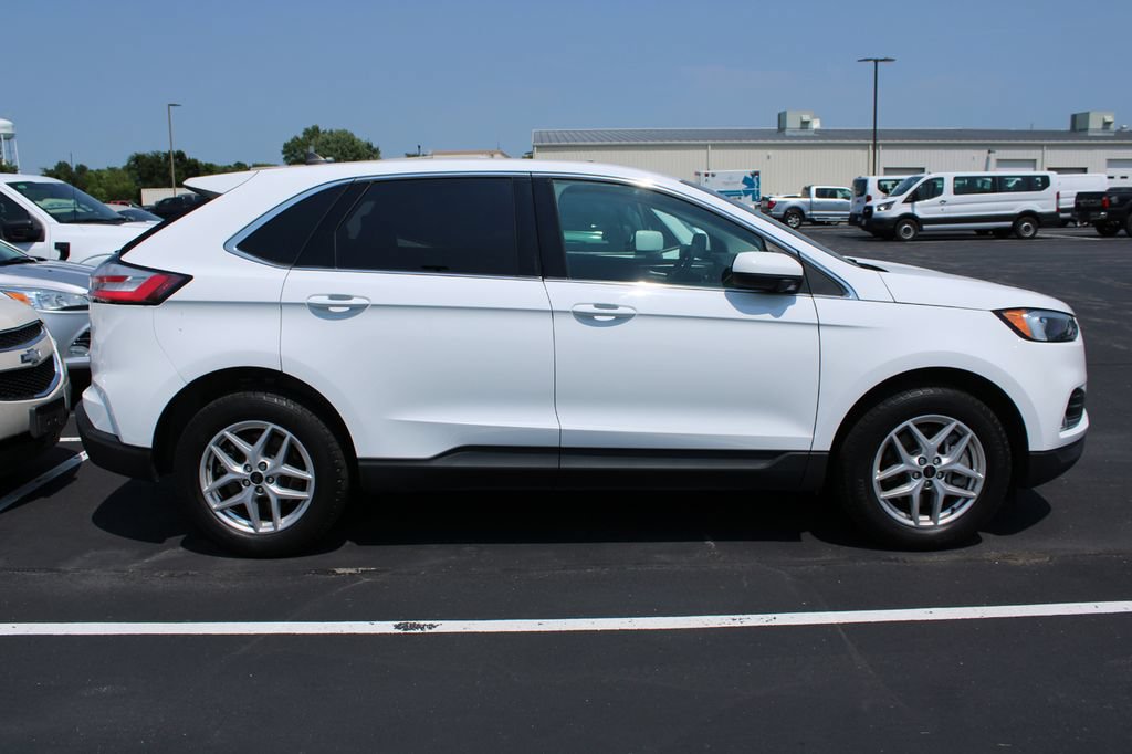 Certified 2023 Ford Edge SEL w/ Convenience Package AWD/4WD image 4