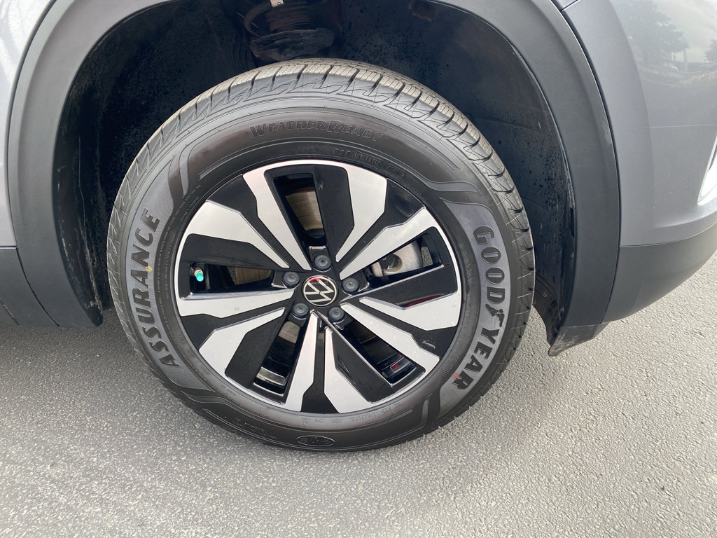 Used 2024 Volkswagen Atlas SE AWD/4WD image 2
