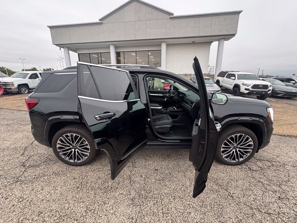 Used 2026 GMC Terrain Denali w/ LPO, Black Badging Package AWD/4WD image 8
