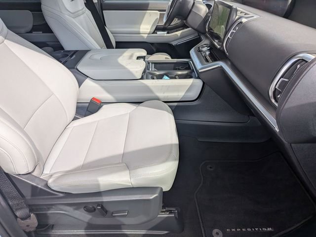 Certified 2025 Ford Expedition Platinum AWD/4WD image 32